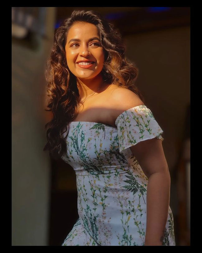 Staggering Poses of Komalee Prasaad In Black